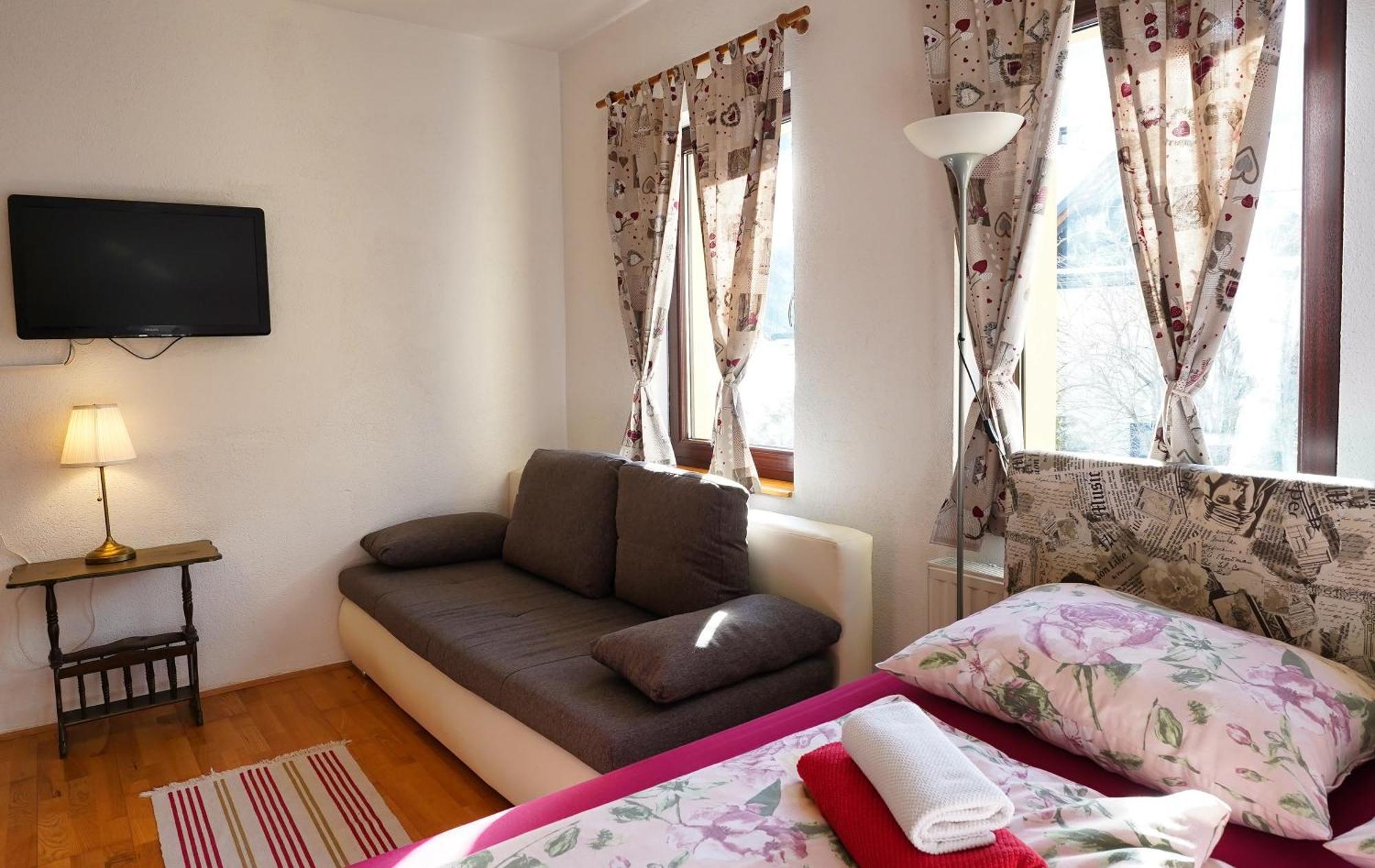 Jacobs 4 Bedroom Private House