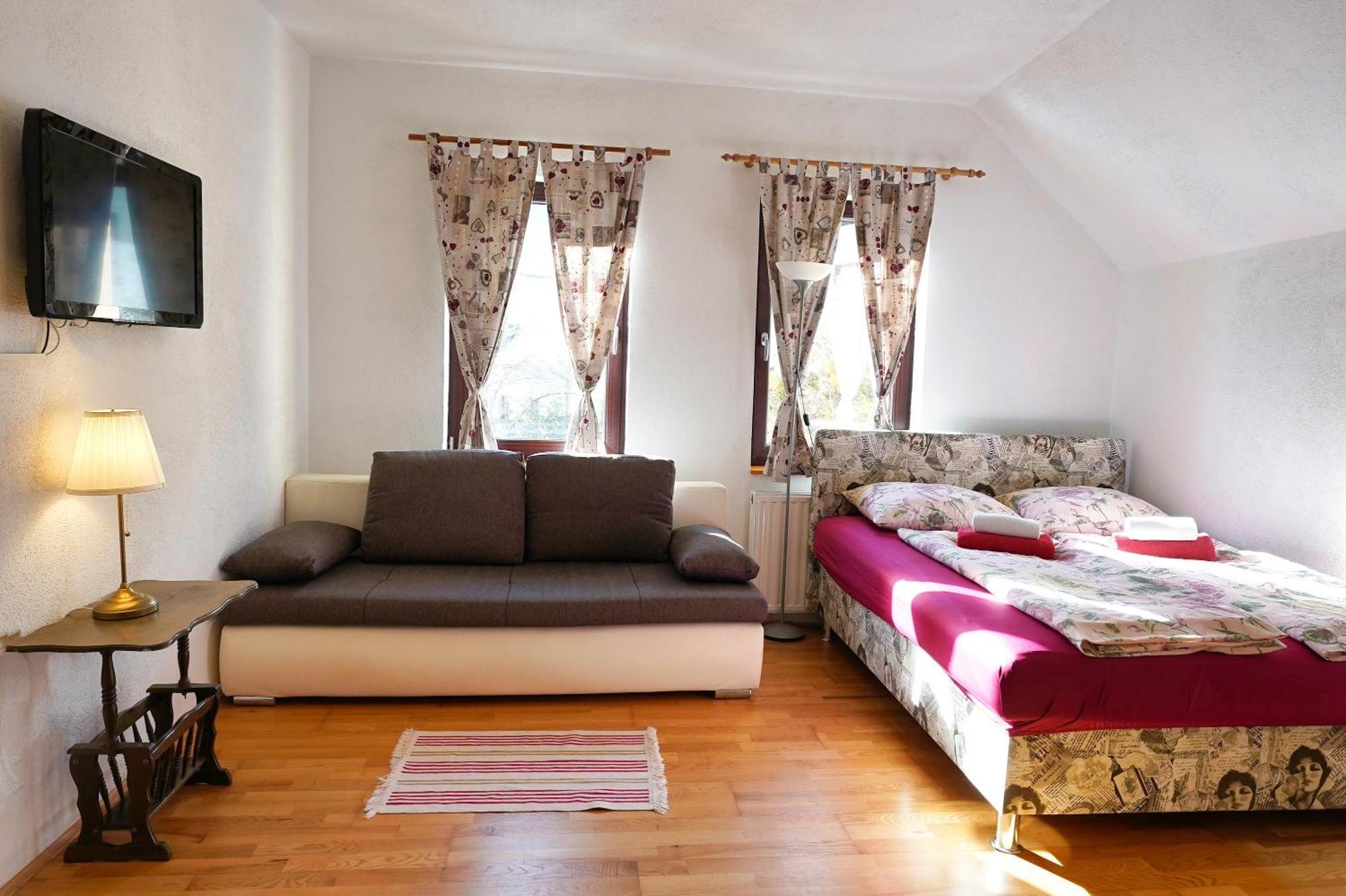 Jacobs 4 Bedroom Private House Apartment