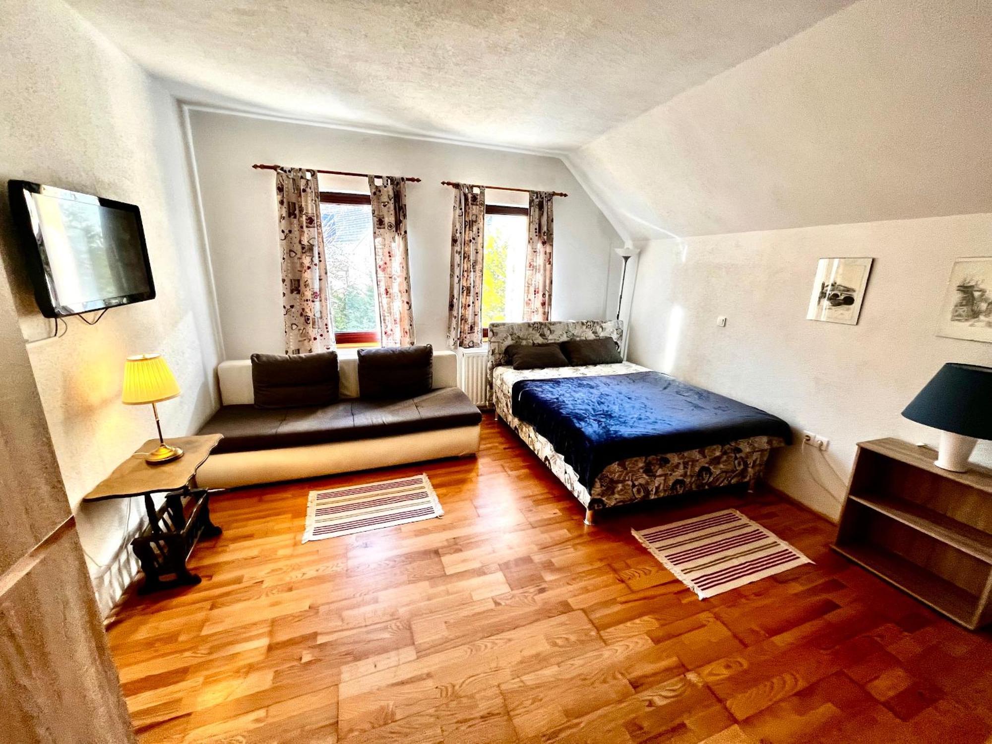Jacobs 4 Bedroom Private House Apartment